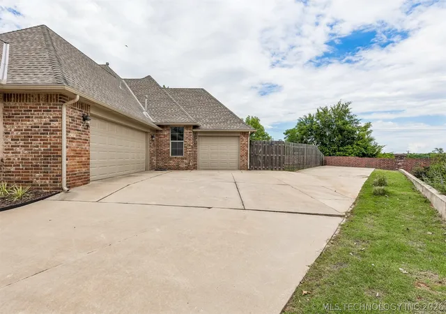 Photo 3 of Single family home for sale at 2901 Alyssum, Edmond, OK 73034 | MLS# 2619412 | Listing updated on 2026-09-15