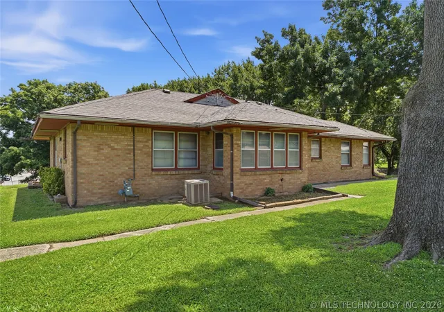 Homes for sale in Tulsa, OK | 1201 W 46Th St, Tulsa, OK 74107 | MLS# 2620602