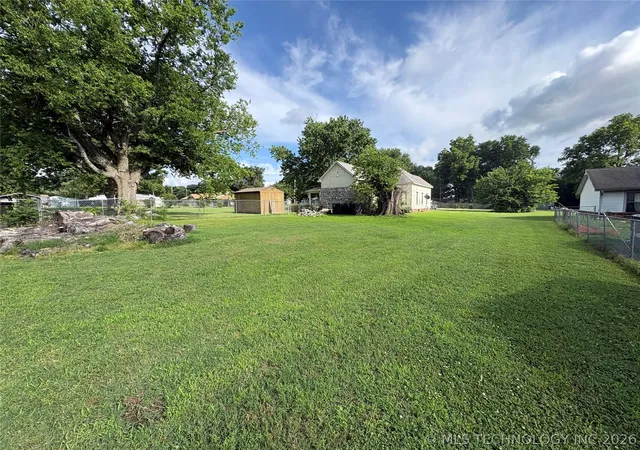 Homes for sale in Oologah, OK | 230 E Nelms St, Oologah, OK 74053 | MLS# 2620705