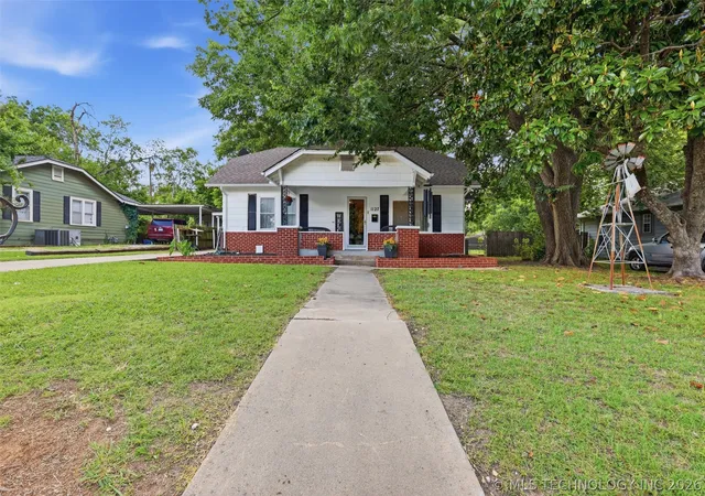 Homes for sale in Ada, OK | 1127 S Cherry St, Ada, OK 74820 | MLS# 2620747