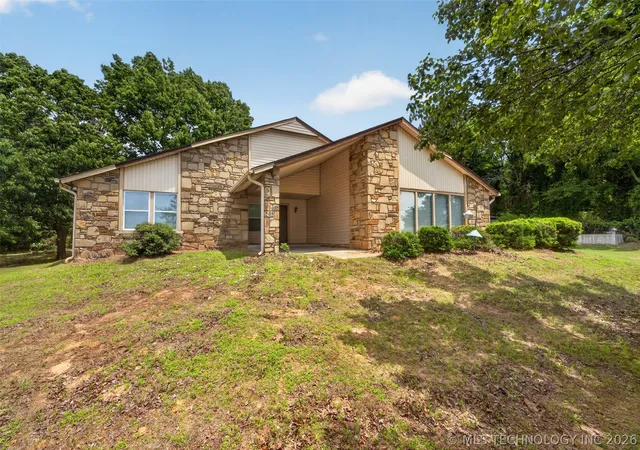 Photo 2 of Single family home for sale at 1259 N Peninsula Dr, Cleveland, OK 74020 | MLS# 2620763 | Listing updated on 2026-08-20