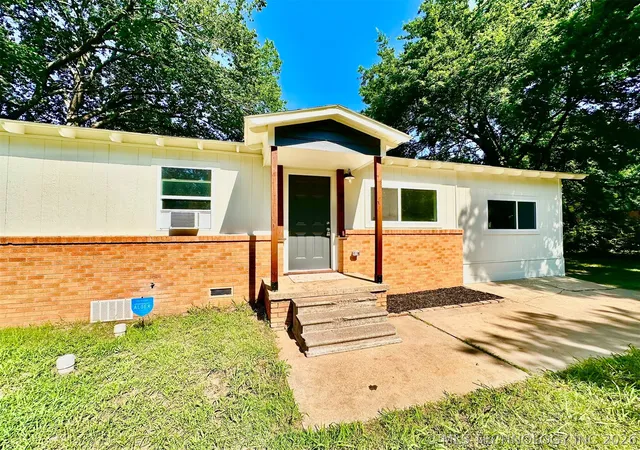 1st image of 411 S 15th, Durant, OK 74701 | MLS# 2620812