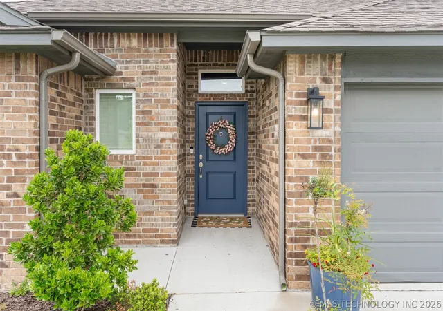 Photo 2 of Sale Pending at 14964 S Poplar Pl, Glenpool, OK 74033 | MLS# 2620743 | Listing updated on 2026-08-27