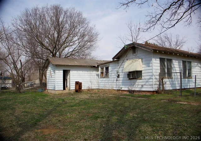 3rd image of 706 S Layton, Earlsboro, OK 74840 | MLS# 2620867