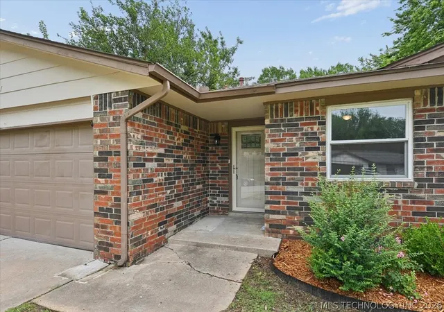 Homes for sale in Broken Arrow, OK | 1661 S Poplar Ave, Broken Arrow, OK 74012 | MLS# 2620879