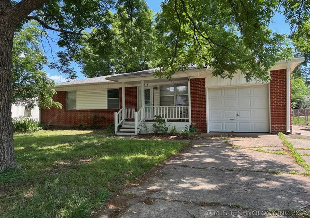 Photo 1 of Single family home for sale at 1318 Ne 3rd Place, Pryor, OK 74361 | MLS# 2620875 | Listing updated on 2026-08-20