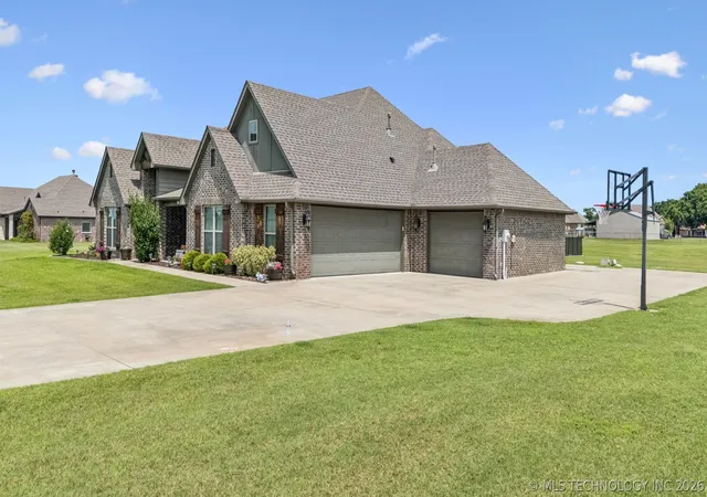Homes for sale in Oologah, OK | 2913 Cross Creek Dr, Oologah, OK 74053 | MLS# 2620235