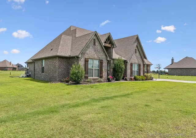 Homes for sale in Oologah, OK | 2913 Cross Creek Dr, Oologah, OK 74053 | MLS# 2620235