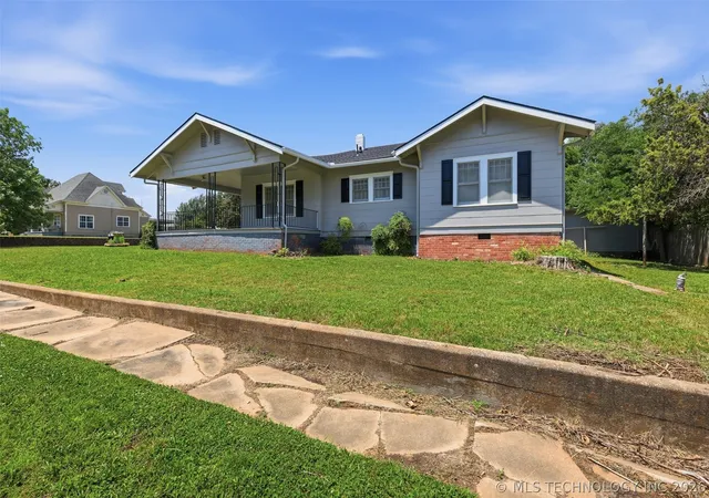 Photo 3 of Sale Pending at 300 West 17th, Ada, OK 74820 | MLS# 2620962 | Listing updated on 2026-08-20