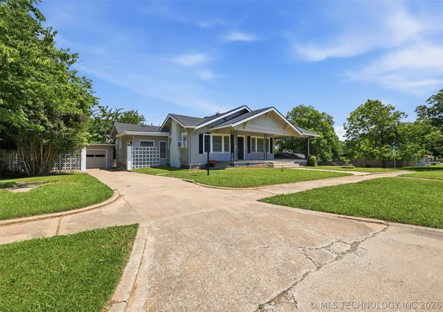 Photo 4 of Sale Pending at 300 West 17th, Ada, OK 74820 | MLS# 2620962 | Listing updated on 2026-08-20