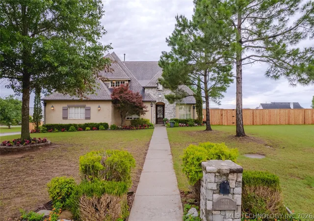 Photo 1 of Single family home for sale at 1901 E Woodland Cir, Muskogee, OK 74403 | MLS# 2620974 | Listing updated on 2026-08-20