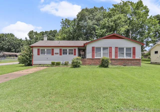 Homes for sale in Okmulgee, OK | 1721 E 13th St, Okmulgee, OK 74447 | MLS# 2620973