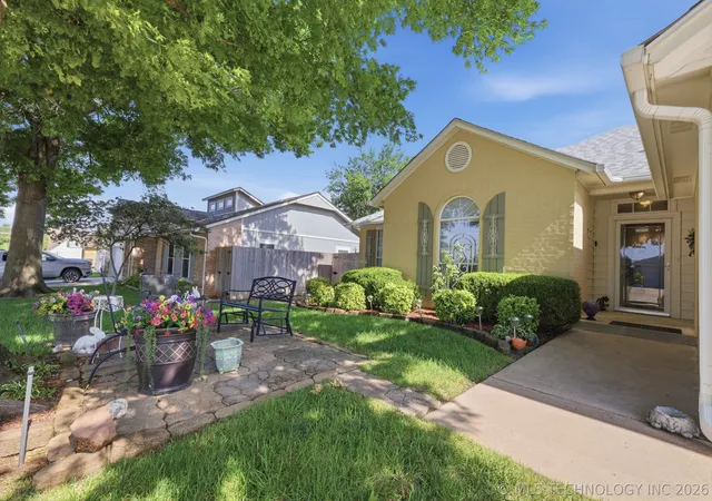 Photo 2 of Sale Pending at 1085 E 138th Street, Glenpool, OK 74033 | MLS# 2621003 | Listing updated on 2026-08-27