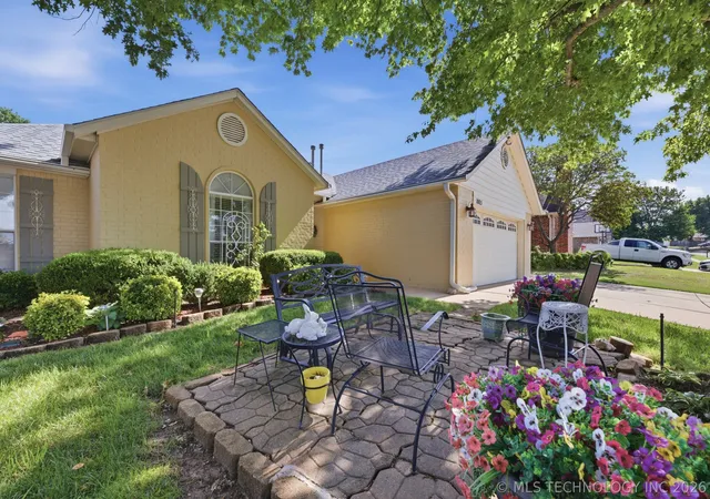 Photo 3 of Sale Pending at 1085 E 138th Street, Glenpool, OK 74033 | MLS# 2621003 | Listing updated on 2026-08-27