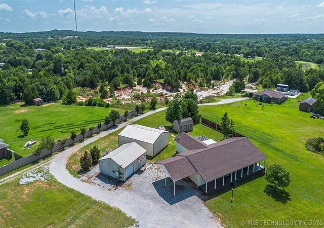3rd image of 713 Pinewood Trails Dr, Ardmore, OK 73401 | MLS# 2614152