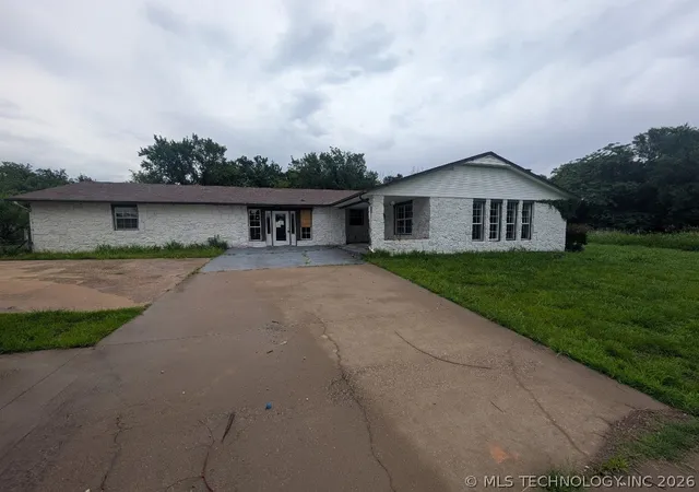 Homes for sale in Bartlesville, OK | 156 County Road 3237, Bartlesville, OK 74003 | MLS# 2621060
