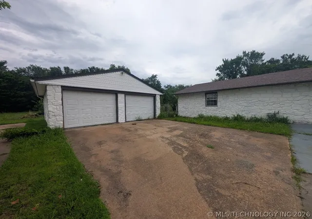 Homes for sale in Bartlesville, OK | 156 County Road 3237, Bartlesville, OK 74003 | MLS# 2621060
