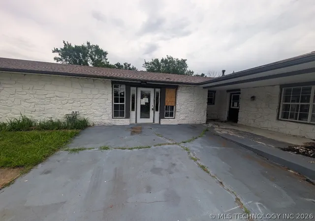 Homes for sale in Bartlesville, OK | 156 County Road 3237, Bartlesville, OK 74003 | MLS# 2621060