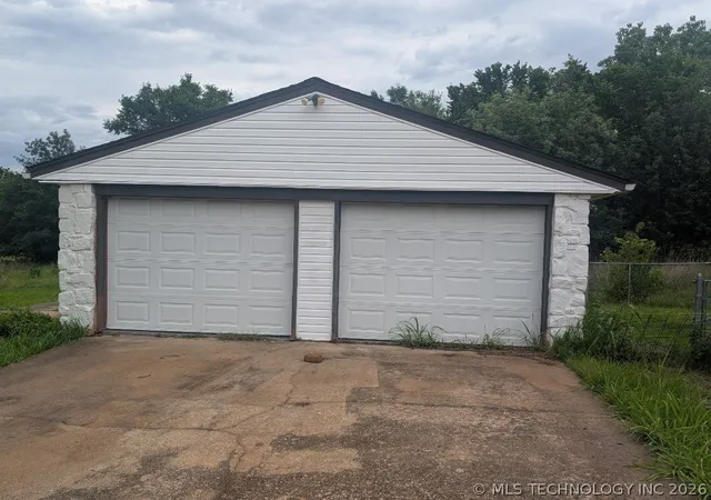 Homes for sale in Bartlesville, OK | 156 County Road 3237, Bartlesville, OK 74003 | MLS# 2621060