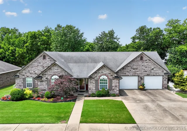 Photo 1 of Sale Pending at 204 Gist Dr, Pryor, OK 74361 | MLS# 2620453 | Listing updated on 2026-08-20