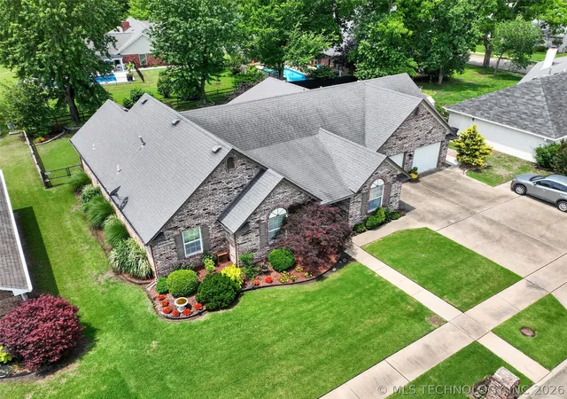 Photo 3 of Sale Pending at 204 Gist Dr, Pryor, OK 74361 | MLS# 2620453 | Listing updated on 2026-08-20