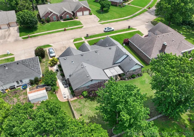Photo 4 of Sale Pending at 204 Gist Dr, Pryor, OK 74361 | MLS# 2620453 | Listing updated on 2026-10-04