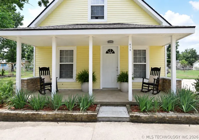 1st image of 611 E 4th St, Claremore, OK 74017 | MLS# 2620648