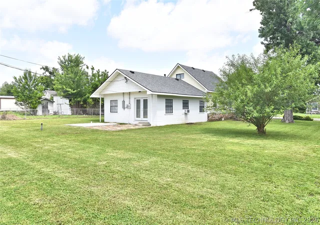 28th image of 611 E 4th St, Claremore, OK 74017 | MLS# 2620648