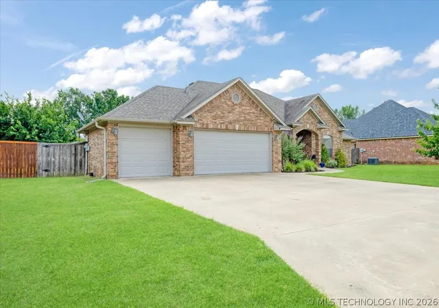 Photo 3 of Sale Pending at 1114 Beretta, Durant, OK 74701 | MLS# 2621115 | Listing updated on 2026-10-06