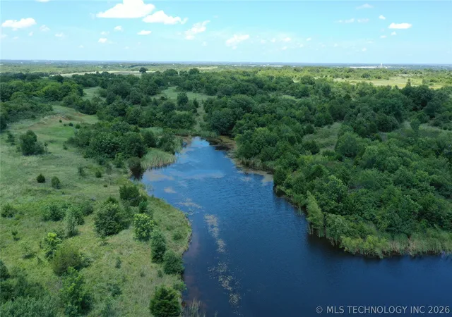 2nd image of 3 N County Rd, Pauls Valley, OK 73075 | MLS# 2621130