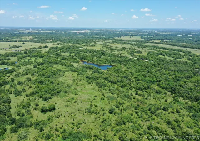 2nd image of 8 N County Rd, Pauls Valley, OK 73075 | MLS# 2621133