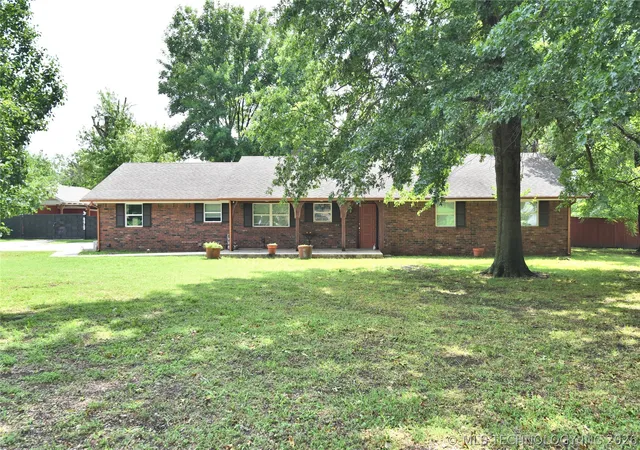 Photo 2 of Single family home for sale at 9419 Haskell Dr Nw, Broken Arrow, OK 74014 | MLS# 2620915 | Listing updated on 2026-06-10
