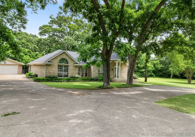 Photo 2 of Single family home for sale at 722 Westwood, Durant, OK 74701 | MLS# 2620721 | Listing updated on 2026-08-20