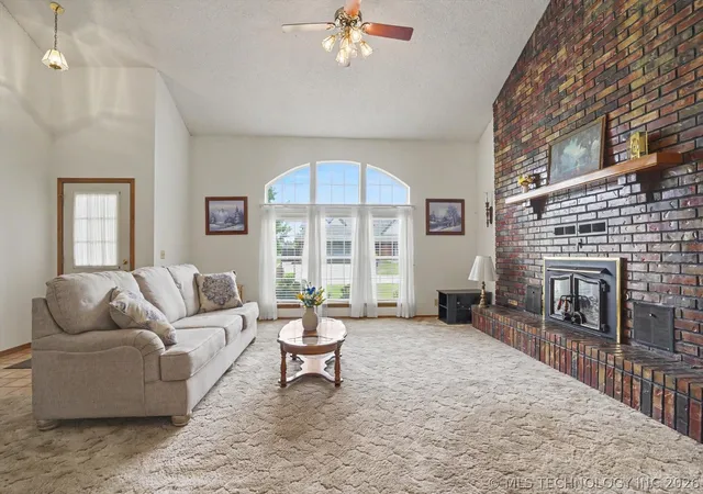 Homes for sale in Owasso, OK | 12502 E 77Th Pl, Owasso, OK 74055 | MLS# 2621224