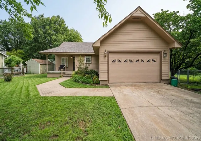 Homes for sale in Ketchum, OK | 425 S Boston Ave, Ketchum, OK 74349 | MLS# 2621225