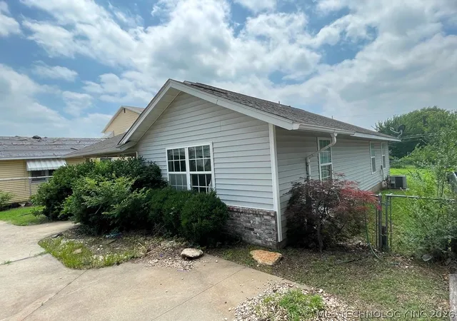 2nd image of 1012 N Ash St, Ponca City, OK 74601 | MLS# 2621241