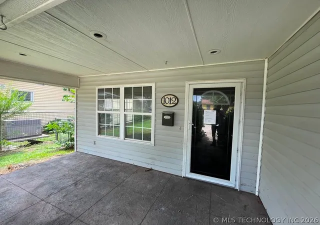 3rd image of 1012 N Ash St, Ponca City, OK 74601 | MLS# 2621241