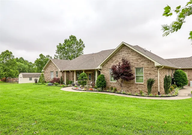 Photo 2 of Single family home for sale at 124 Walnut Ridge, Eufaula, OK 74432 | MLS# 2621263 | Listing updated on 2026-08-20
