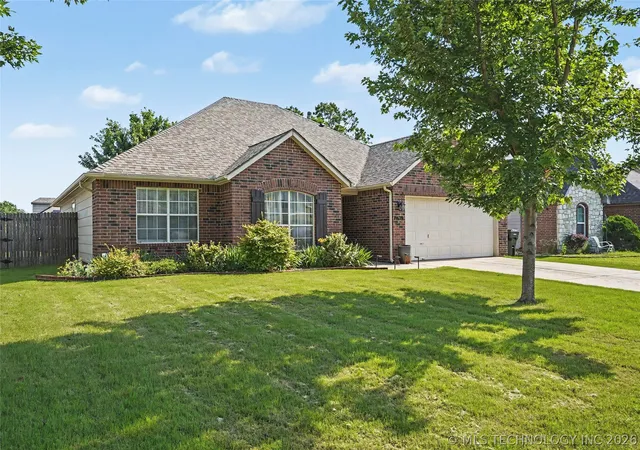 Homes for sale in Broken Arrow, OK | 19629 E 39Th St, Broken Arrow, OK 74014 | MLS# 2620092