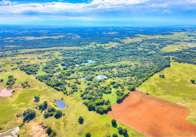 2nd image of 14 N County Rd, Pauls Valley, OK 73075 | MLS# 2621288