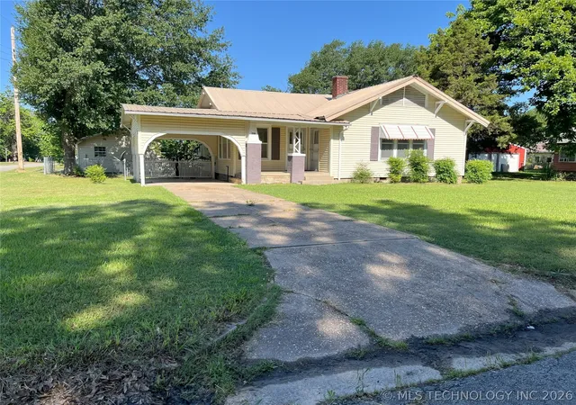 Homes for sale in Stigler, OK | 701 Nw 3rd St, Stigler, OK 74462 | MLS# 2621317