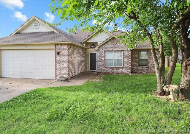 Homes for sale in Skiatook, OK | 1115 W Beech St, Skiatook, OK 74070 | MLS# 2621287