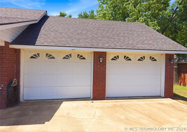 Photo 3 of Sale Pending at 905 Kentucky Derby, Sallisaw, OK 74955 | MLS# 2621311 | Listing updated on 2026-08-26