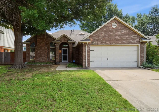 Homes for sale in Glenpool, OK | 13643 S Oak Pl, Glenpool, OK 74033 | MLS# 2621173