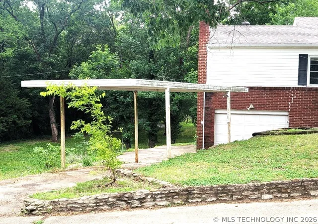 2nd image of 2076 Southview Ave, Bartlesville, OK 74003 | MLS# 2621400