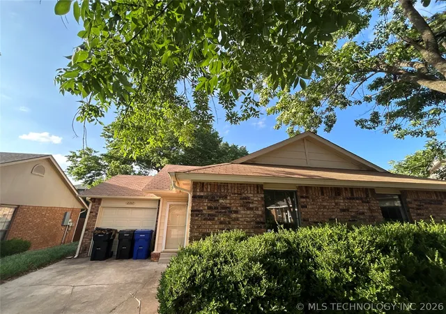 1st image of 2707 S Oak Pl, Broken Arrow, OK 74012 | MLS# 2620829