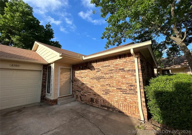 2nd image of 2707 S Oak Pl, Broken Arrow, OK 74012 | MLS# 2620829