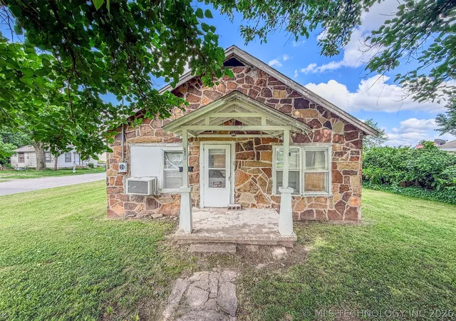 Homes for sale in Tahlequah, OK | 901 S College Ave, Tahlequah, OK 74464 | MLS# 2621412