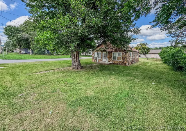 Homes for sale in Tahlequah, OK | 901 S College Ave, Tahlequah, OK 74464 | MLS# 2621412