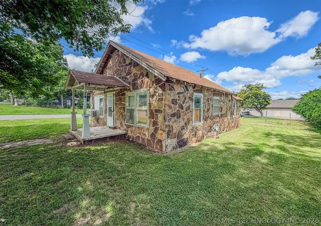 Homes for sale in Tahlequah, OK | 901 S College Ave, Tahlequah, OK 74464 | MLS# 2621412